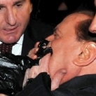 thumbs berlusconi se fait agresser 004 Berlusconi se fait agresser (10 photos)
